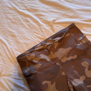 GapFit Brown Camo Leggings